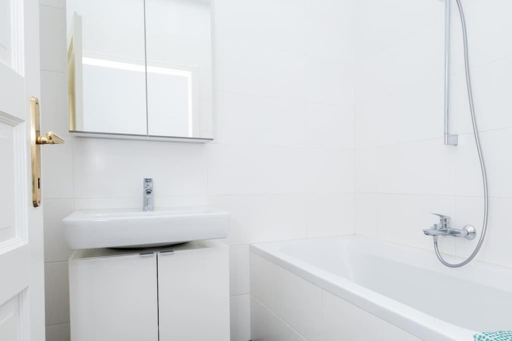 Orestaliving- 3Br On The Daube Canal/Friedensbruecke فيينا المظهر الخارجي الصورة
